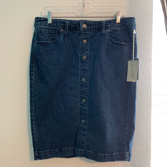 Only One Left!!- Classic Jean Skirt - Picture 3 of 7